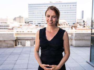Ans Persoons (Vooruit) op het balkon van het Brussels Parlement