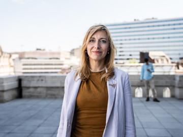 Celia Groothedde (Groen) op het balkon van het Brusels Parlement