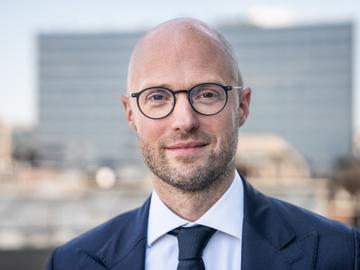 David Leisterh (MR) op het balkon van het Brussels Parlement