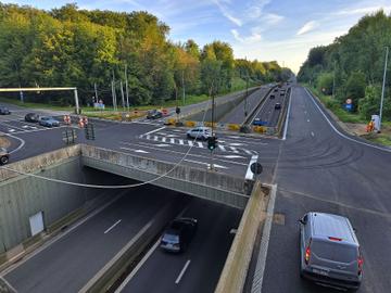 Het kruispunt Groenendaal (Grote Brusselse Ring-Terhulpensesteenweg) werd tijdens het weekend van 23-25 augustus 2024 opnieuw geasfalteerd