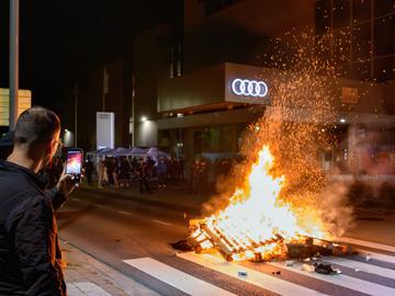 1916 IN BEELD protest audi