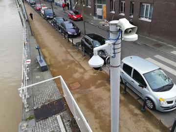 BRZ 20250129 1920 OPINIE Een 360-camera boven het fietspad langs het kanaal in de Heyvaertwijk 3500px