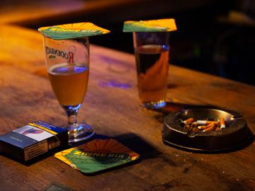 BRZ 20250212 1922 Roken op cafe 16