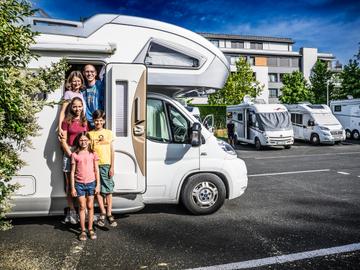 BRZ 20250702 1942 CAMPERS Anderlecht Familie Olivier en Iris Saal