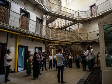 De vzw 9 m² organiseert geleide bezoeken in de gesloten gevangenis van Vorst.