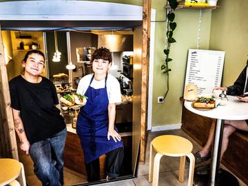 BRZ 20250910 1947 EAT AND DRINK Solti