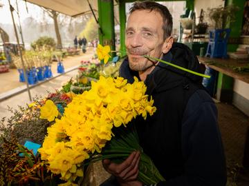 BRZ 20260325 1972 cityjob bloemenverkoper