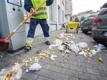 vuilnismannen 11 BRUZZ ACTUA 1585