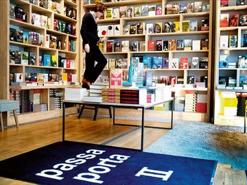 Boekenwinkel passa porta BRUZZ ACTUA 1591