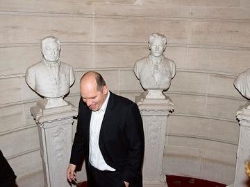 Close 3 BRUZZ ACTUA 1593