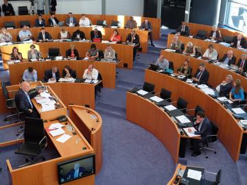 De start van het parlementair werkjaar stond meteen bol van de discussies. 