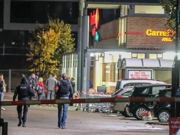 Een man gewapend met een mes gijzelde dinsdagavond verschillende mensen in een Carrefour Market in de Alsembergesteenweg in Vorst.