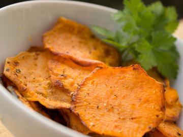 yam_chips_potato_sweet_potato_chips_healthy_snack_vegetarian_vegan-1026770_creative_commons