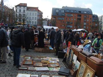 BRUZZGuide-SHOPPING-ROMMELMARKTVOSSENPLEIN 2