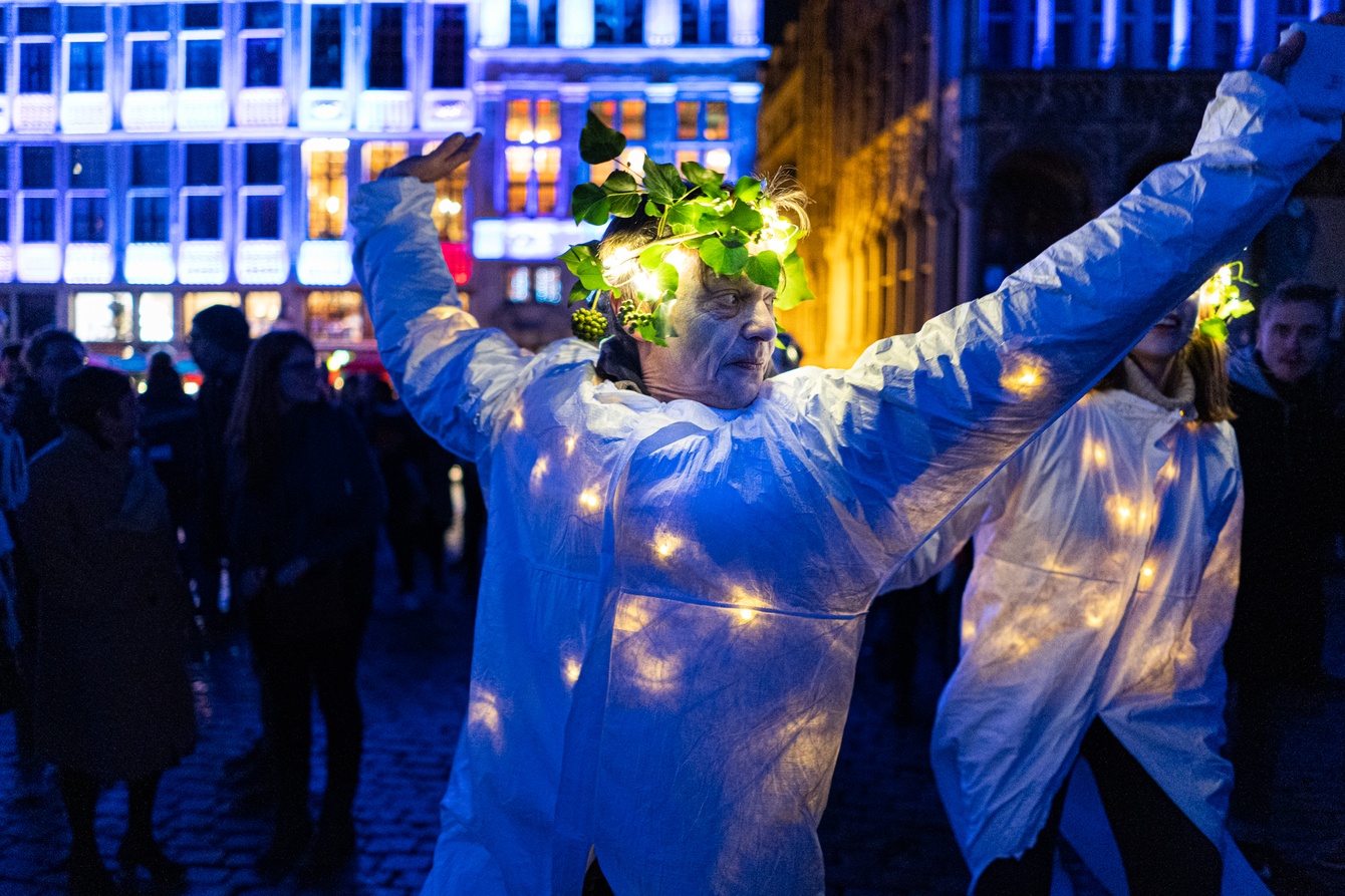 Actie Extinction Rebellion Op Grote Markt Gecounterd Met Herhalend ...