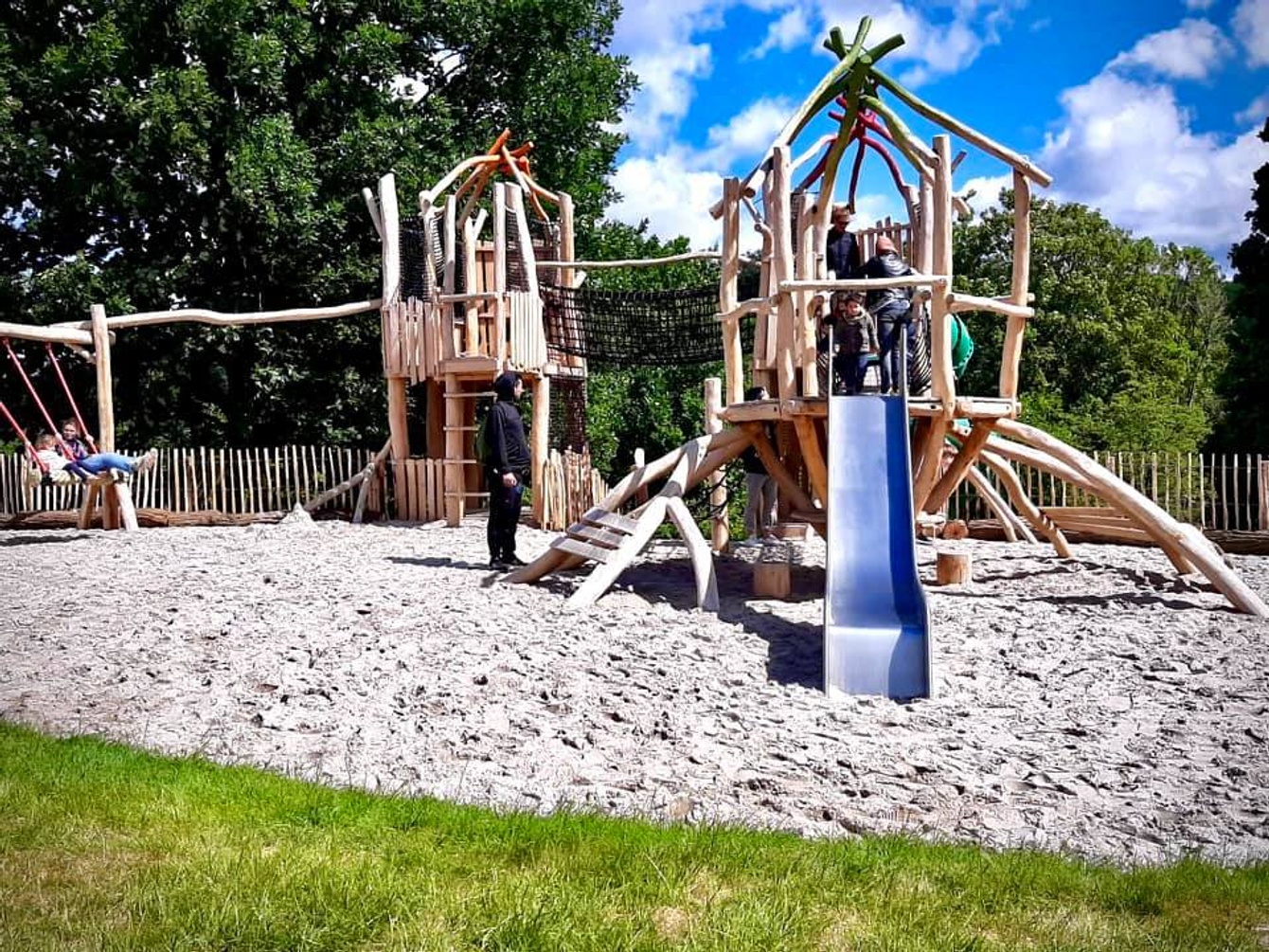 Vernieuwde speeltuin in Rood Klooster geopend | BRUZZ