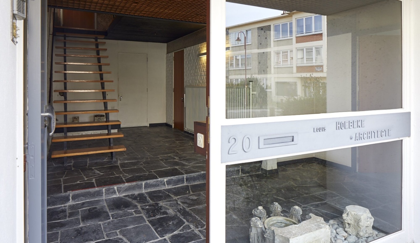 omverwerping Hulpeloosheid Aantrekkingskracht Architectenwoning van broers Hoebeke in Sint-Agatha-Berchem te koop | BRUZZ
