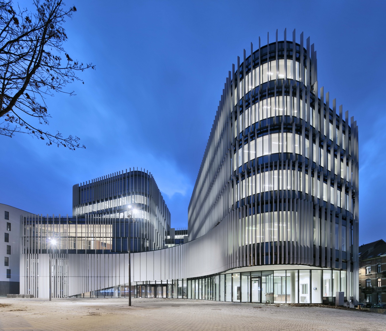 nieuw-gemeentehuis-op-jachthof-in-etterbeek-opent-de-deuren-bruzz