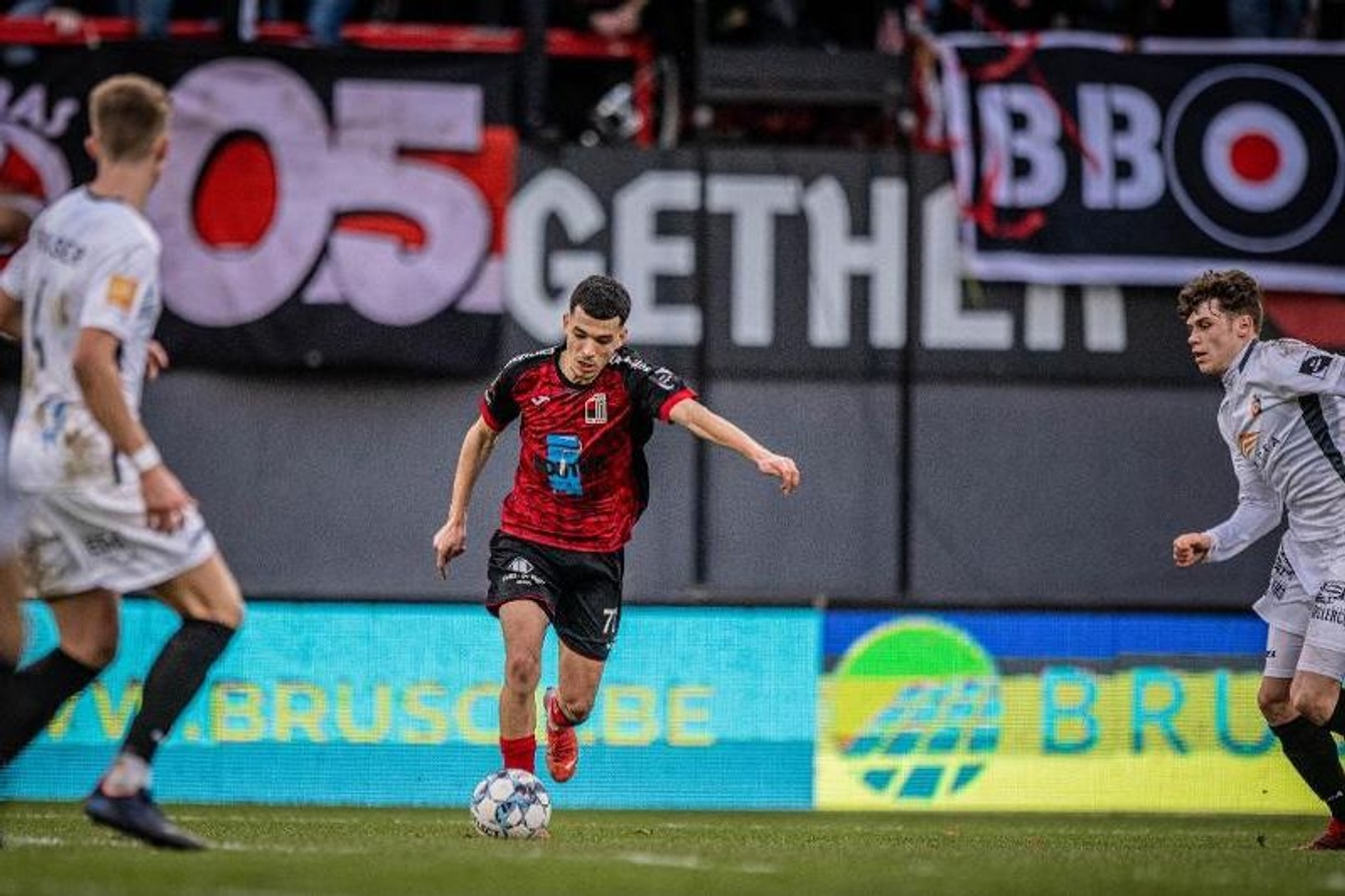 Edmond Machtensstadion kolkt als vanouds na felbevochten overwinning