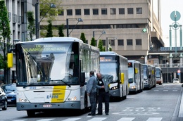 De bussen van de Vlaamse Openbaarvervoersmaatschappij De Lijn nemen geen passagiers meer mee aan de halte onder het Noordstation, maar aan een tijdelijke halte dichterbij het Rogierplein