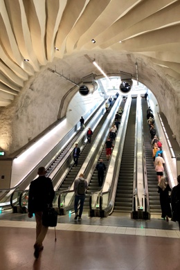 Stockholm City metrostation pendeltrein roltrappen