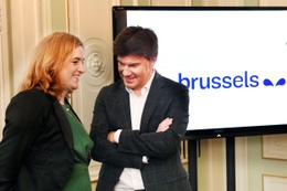 Elke Van den Brandt (Groen) en Sven Gatz (Open VLD) tijdens de vorming van een Brusselse regering in juli 2019