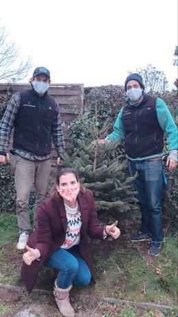 Elisa met de kerstboomleveranciers van Sapi'Vraison.