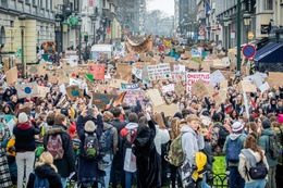 Met de klimaatwet hoopt de Brusselse regering gehoor te geven aan de talloze mensen die voor het klimaat op straat kwamen.