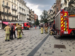 Verschillende brandweervoertuigen kwamen ter plaatse.