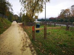 Groene Wandeling Oudergem_spoorlijn Brussel-Tervuren_Delta_houten hek fietsers.jpeg