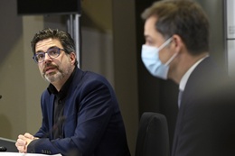 Foto van de persconferentie na het Overlegcomité van 6 januari 2022, met Steven Van Gucht en Alexander De Croo