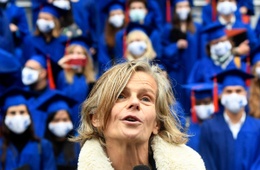 28 september 2020: rector Caroline Pauwels op de proclamatie van VUB en ULB-studenten, door corona uitzonderlijk op de Grote Markt