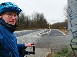 Op de grens met het Brussels gewest eindigt ook het nieuwe luxefietspad langs de Terhulpsesteenweg (N275)