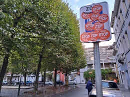 27 september 2022: protest tegen het mobiliteitsplan Good Move aan het Lemmensplein in Kuregem door MAUTOdéfense.org, de organisatie achter l'automobiliste en a marre !
