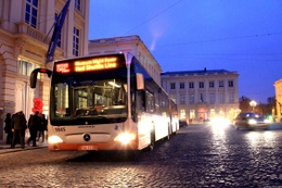20221018_Pendelbussen van MIVB vervoeren bezoekers tijdens Museum Night Fever