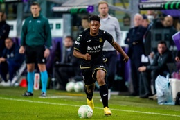 Julien Duranville in het shirt van RSC Anderlecht tijdens de wedstrijd tegen FCSB in de UEFA Europa Conference League in Brussel op 27 oktober 2022