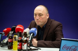 Wauter Vandenhaute, voorzitter van RSC Anderlecht, op de persconferentie na het ontslag van Felice Mazzu