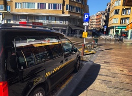 Parkeerplaats taxi's verdwijnt door fietsenstalling aan het Flageyplein 2_(c)_BRUZZ