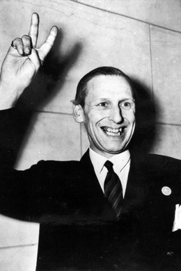 Victor de Laveleye uit vinder peace-teken