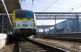 NMBS trein Brussel-Zuid Bruxelles-Midi station openbaar vervoer perron
