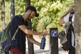 Hittegolf in Brussel drinkwater drinkbaar water waterfontein drinkfontein dorst hitte warm tropische temperaturen