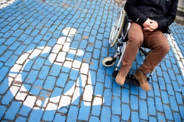 rolstoelgebruiker mindervalide parking parkeerplaats rolstoel andersvalide handicap