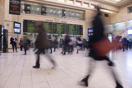 pendelaars trein treinreizigers station Brussel-Centraal openbaar vervoer