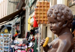 toerist toerisme manneken pis wafel zomer chocolade centrum Brussel Eikstraat Stoofstraat souvenirwinkel