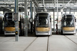De nieuwe Marconi-tramstelplaats van de MIVB aan de Ruisbroeksesteenweg