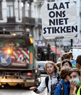 Actie van het collectief Filter Café Filtré in de Dansaertstraat voor schone lucht