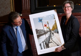 Eedaflegging van Catherine Moureaux (PS) als burgemeester van Sint-Jans-Molenbeek, met Minister-President Rudi Vervoort