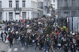 Leerlingen uit het secundair en hoger onderwijs spijbelen voor de derde donderdag op rij om te protesteren voor het klimaat.
