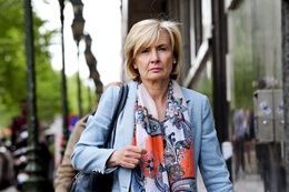 Françoise Schepmans op weg naar het partijbureau van de MR op 27 mei 2019, de dag na de verkiezingen