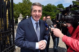 Olivier Maingain (Défi) bij een consultatie door Koning Filip na de verkiezingen van 26 mei 2019
